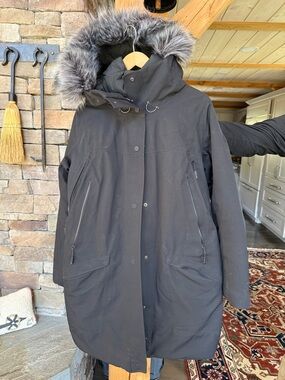 The North Face Black Women's Ski Snow Jacket with Faux-Fur Hood